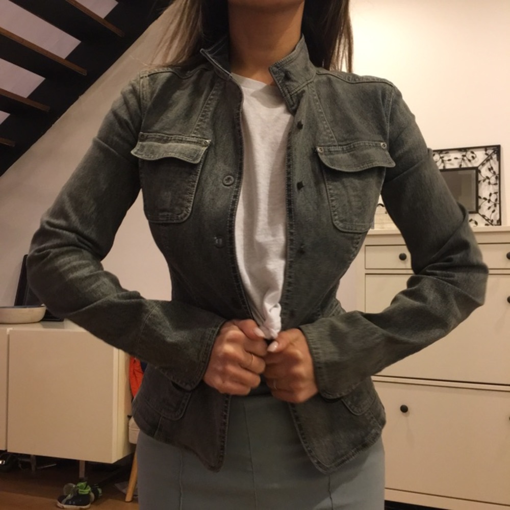 $200 ELIE TAHARI SUPER FITTED DENIM JACKET XS
